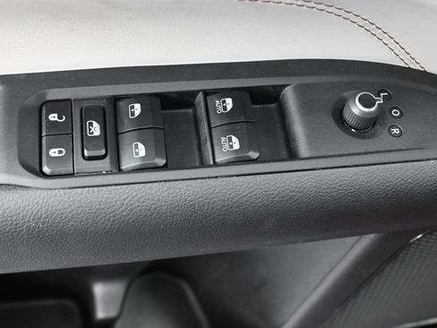 Used 2025 Jeep Compass Limited AWD/4WD image 25
