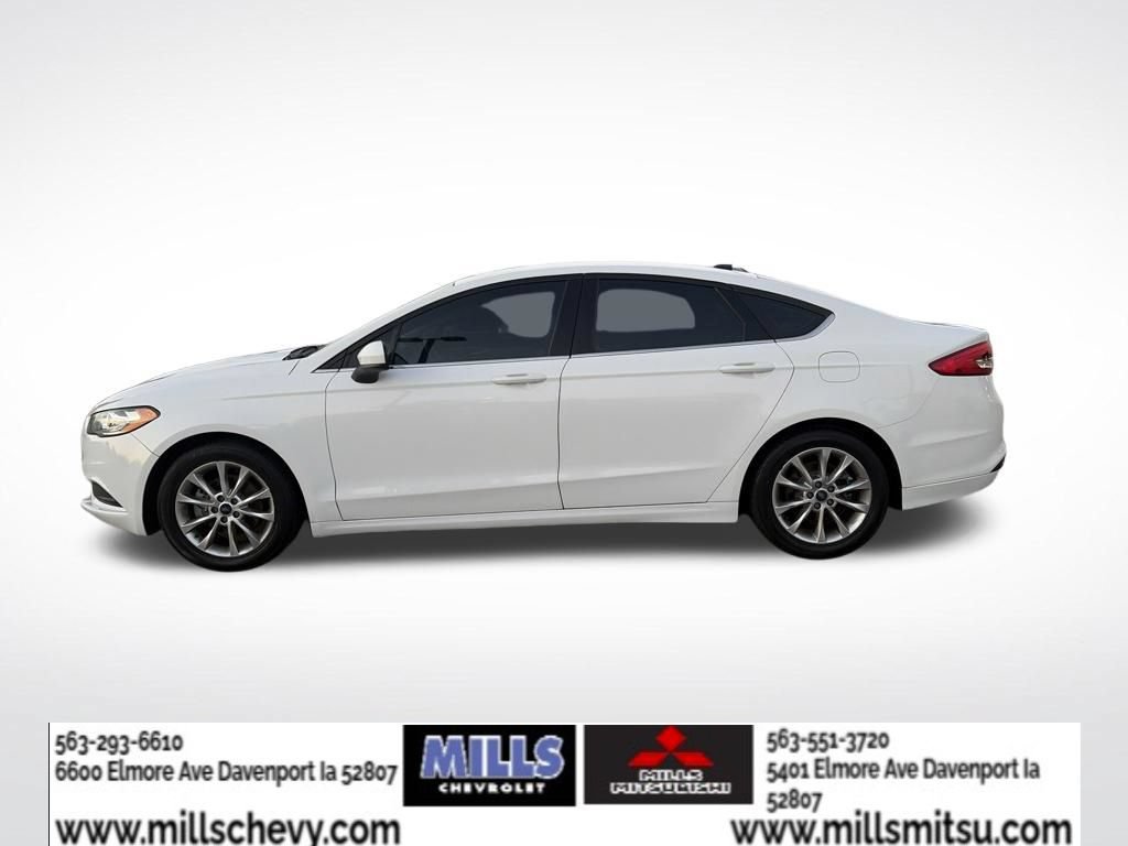 Used 2017 Ford Fusion SE w/ Fusion SE Technology Package FWD image 2