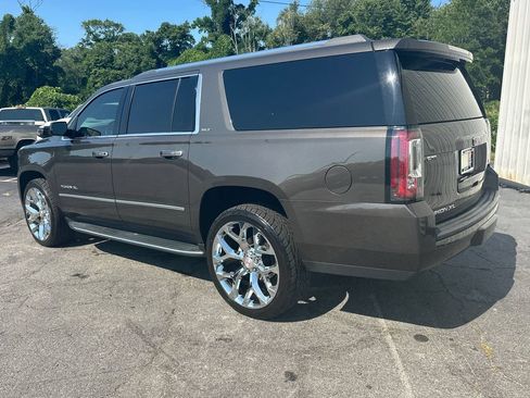 Used 2019 GMC Yukon XL SLT w/ Premium Edition RWD image 8