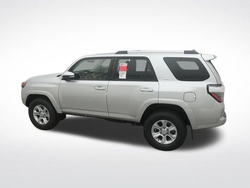 Used 2022 Toyota 4Runner SR5 Premium w/ Moonroof Package AWD/4WD image 5