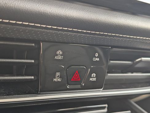 Used 2024 Volkswagen Atlas SE FWD image 29