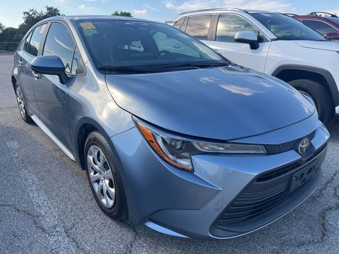 Used 2025 Toyota Corolla LE FWD image 3