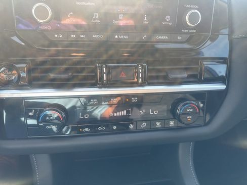 Used 2025 Nissan Pathfinder SV image 13