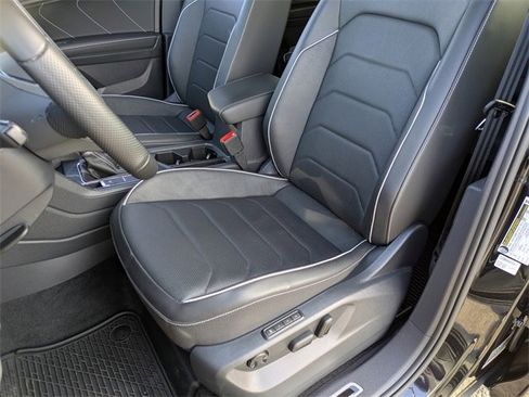 Used 2023 Volkswagen Tiguan SEL R-Line image 17