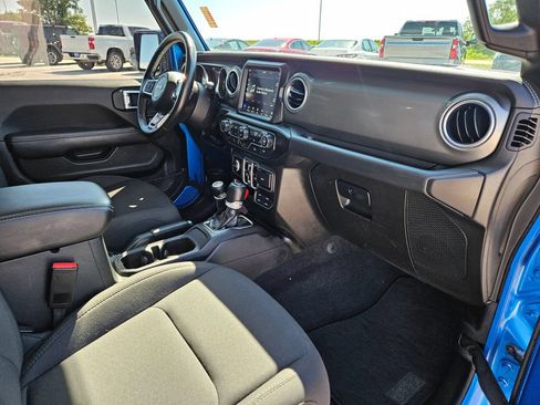 Used 2023 Jeep Wrangler Unlimited Sahara w/ Cold Weather Group AWD/4WD image 32