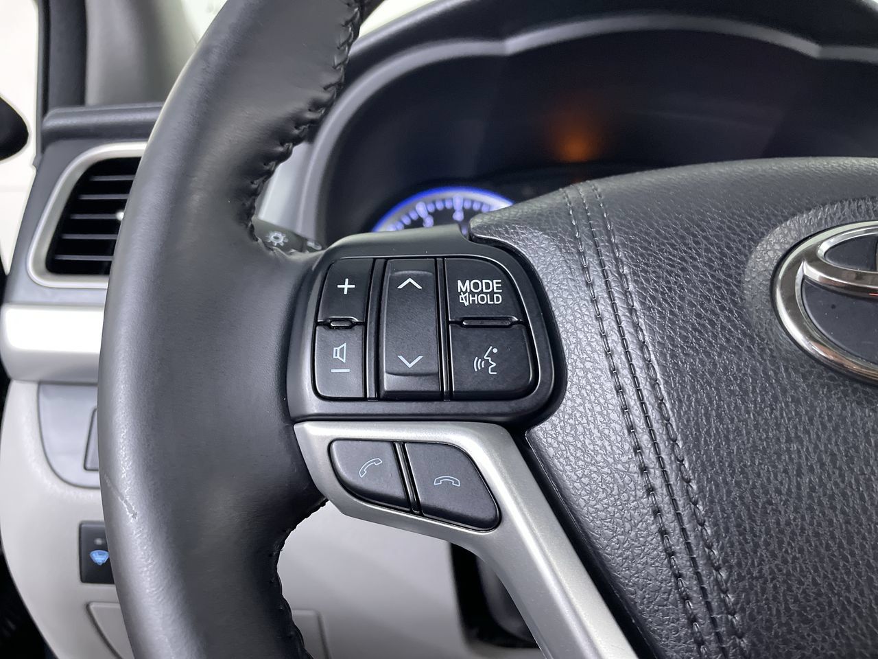 Used 2018 Toyota Highlander XLE AWD/4WD image 27