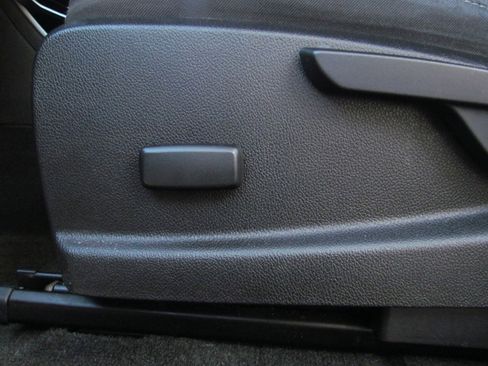 Used 2015 GMC Canyon SLE w/ SLE Convenience Package image 17