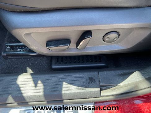 Used 2023 Nissan Rogue SL AWD/4WD image 16