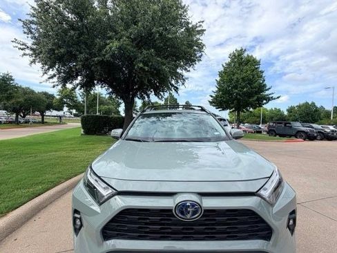 Used 2023 Toyota RAV4 XLE Premium AWD/4WD image 2