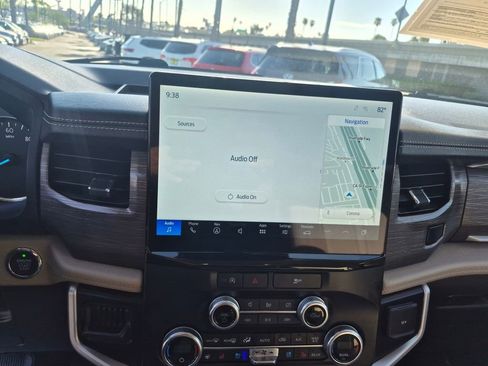 Used 2024 Ford Expedition Max Limited image 17