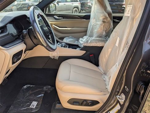 New 2025 Jeep Grand Cherokee Limited image 6