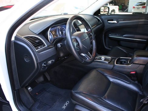 Used 2017 Chrysler 300 Limited RWD image 13