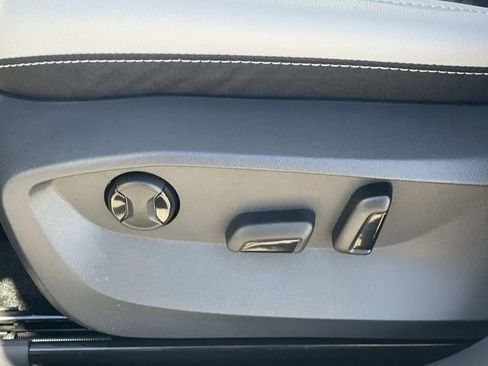 New 2026 Volkswagen Taos SE image 19