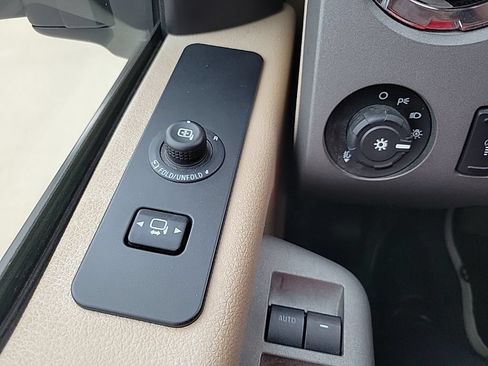 Used 2012 Ford F250 Lariat w/ Chrome Pkg AWD/4WD image 16