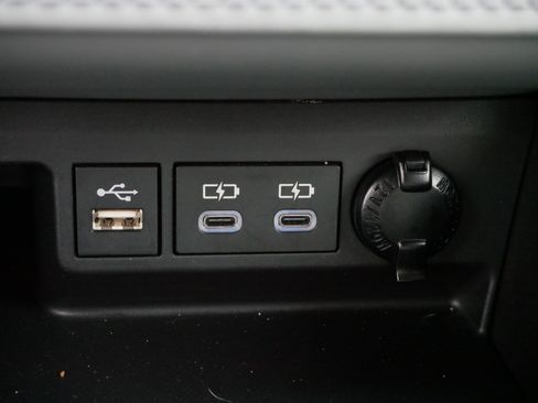 Used 2023 Toyota Highlander Limited image 30