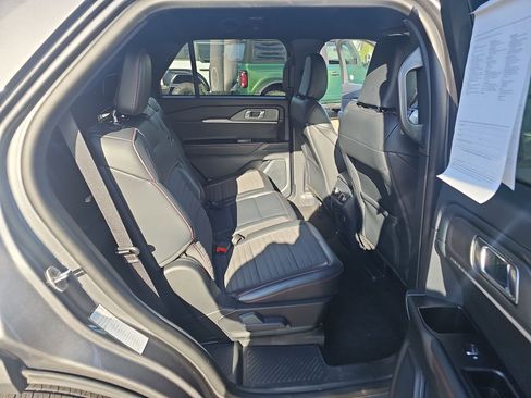 Used 2025 Ford Explorer ST-Line w/ ST-Line Street Pack image 15