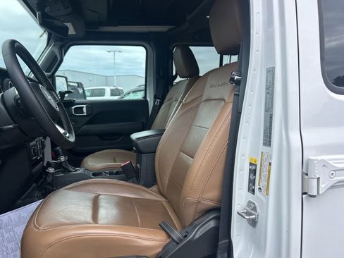 Used 2023 Jeep Wrangler Unlimited Sahara w/ Cold Weather Group AWD/4WD image 5