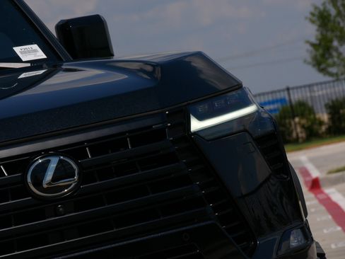 Used 2025 Lexus GX 550 AWD/4WD image 10