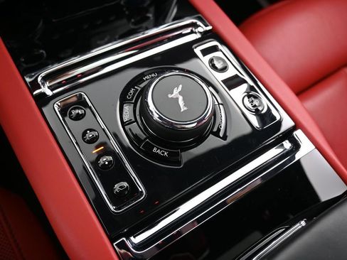 Certified 2019 Rolls-Royce Cullinan AWD/4WD image 23