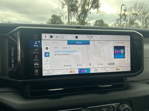 New 2026 Jeep Gladiator Sport AWD/4WD image 23
