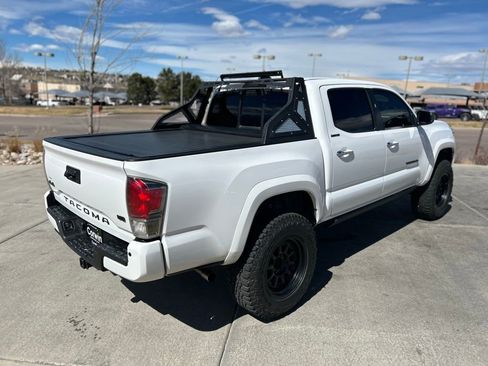 Used 2016 Toyota Tacoma Limited w/ Towing Package image 9