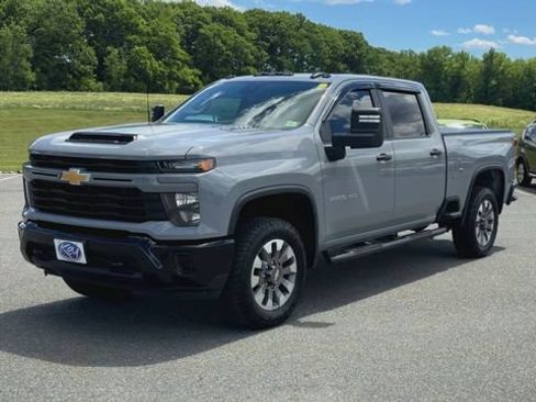 Used 2025 Chevrolet Silverado 2500 Custom AWD/4WD image 4