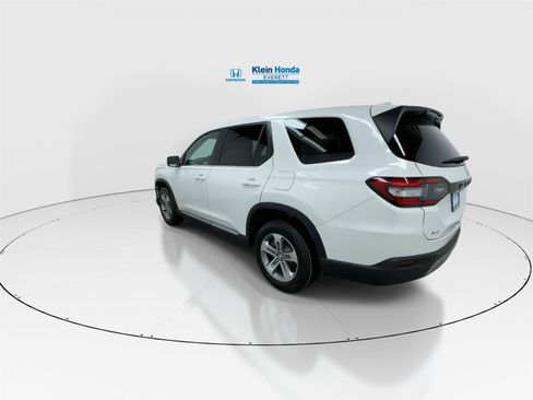 New 2025 Honda Pilot EX-L image 8