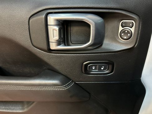 Certified 2020 Jeep Wrangler Unlimited Sahara w/ Safety Group image 10