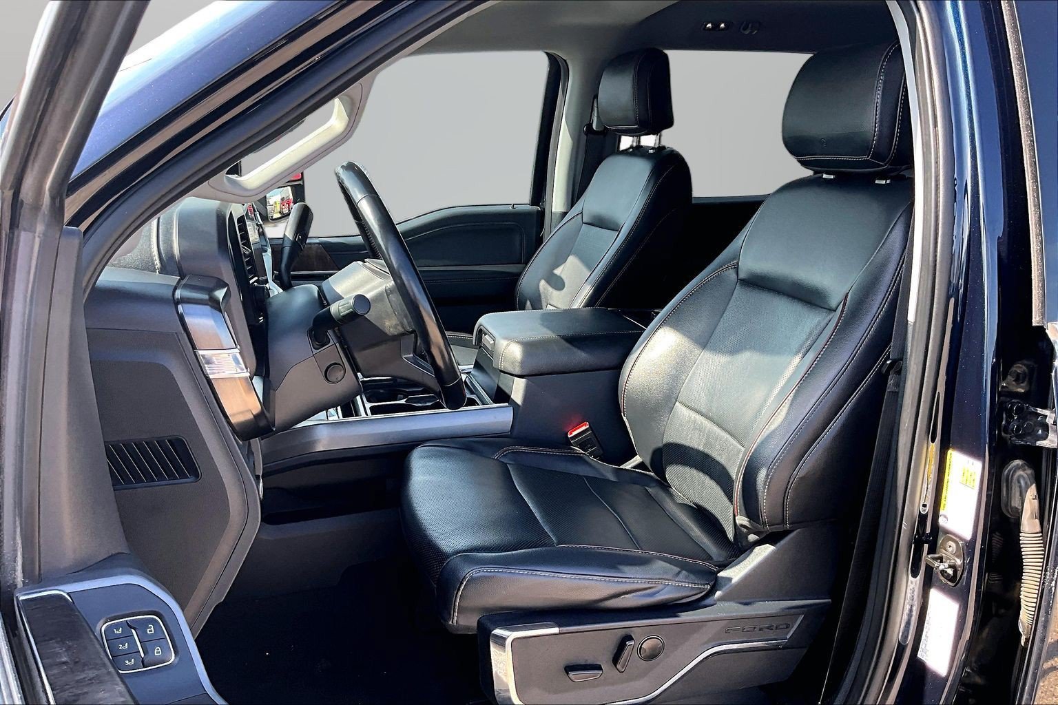 Used 2023 Ford F250 Lariat w/ Lariat Ultimate Package AWD/4WD image 16
