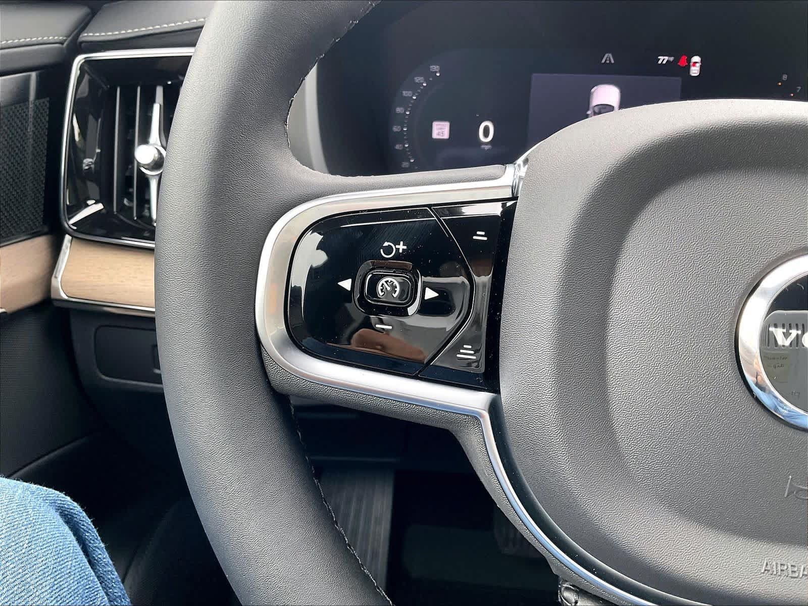 New 2027 Volvo XC90 B6 Plus AWD/4WD image 17