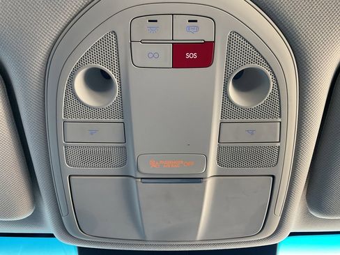 Used 2025 Genesis G70 2.5T image 27