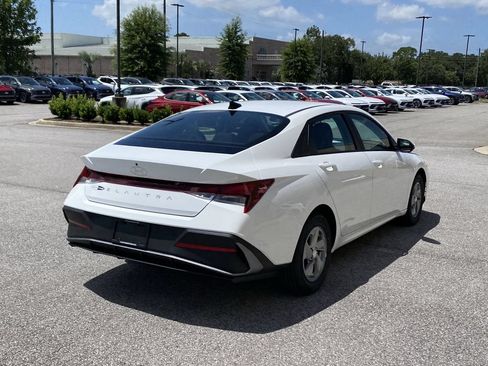 New 2026 Hyundai Elantra SE FWD image 8