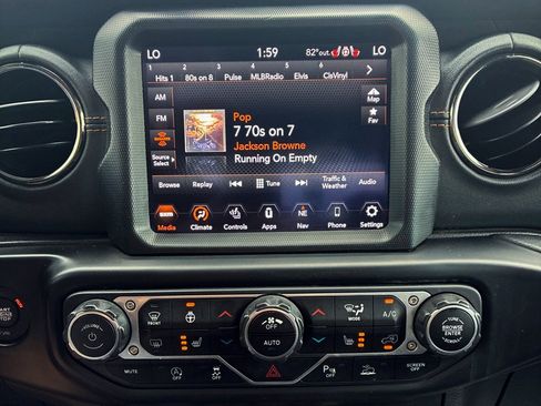 Used 2021 Jeep Gladiator Overland AWD/4WD image 18