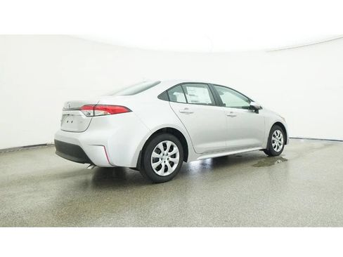 Used 2025 Toyota Corolla LE FWD image 30