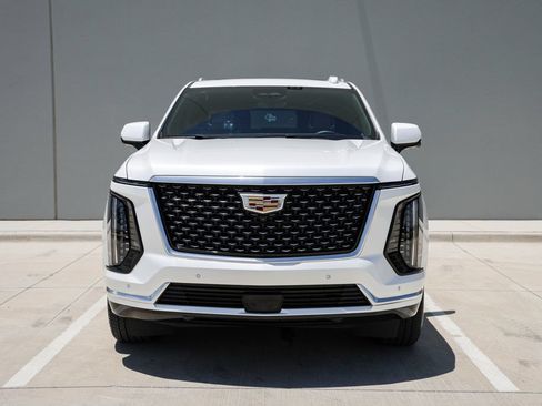 Used 2025 Cadillac Escalade Premium Luxury w/ LPO, Floor Liner Package AWD/4WD image 3