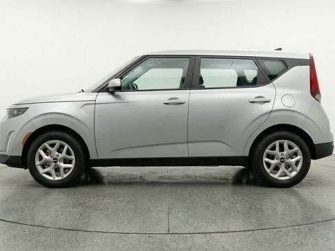 Used 2025 Kia Soul LX w/ LX Technology Package FWD image 5