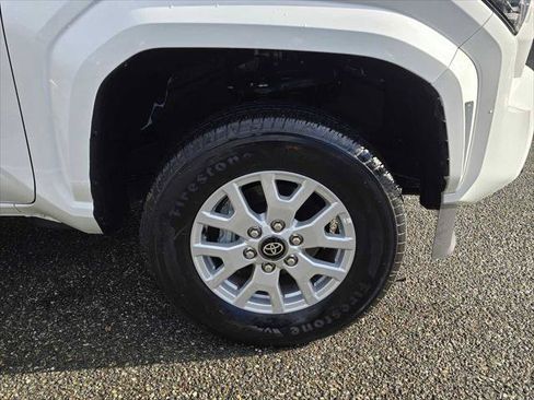 Certified 2025 Toyota Tacoma SR5 AWD/4WD image 9