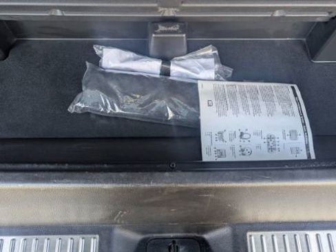 Used 2015 Cadillac Escalade Premium image 15