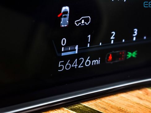 Used 2021 Cadillac Escalade ESV Premium Luxury Platinum image 18