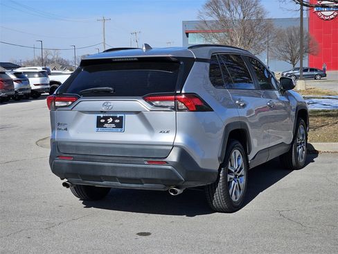 Used 2021 Toyota RAV4 XLE image 4