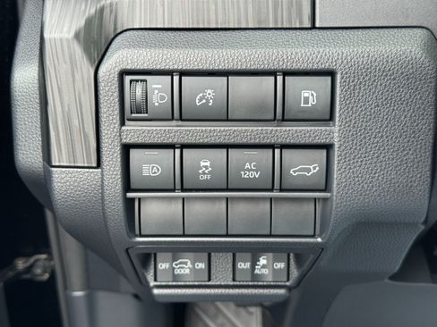 Used 2025 Toyota 4Runner Platinum AWD/4WD image 19