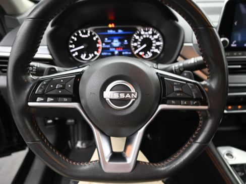 Certified 2023 Nissan Altima 2.5 SR FWD image 14
