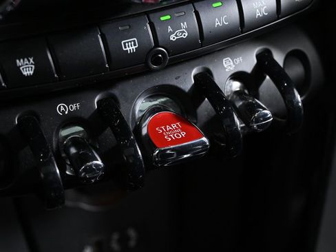 Used 2015 MINI Cooper 4-Door Hardtop FWD image 17