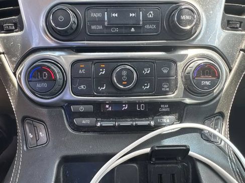 Used 2019 Chevrolet Suburban LT w/ LT Signature Package RWD image 18