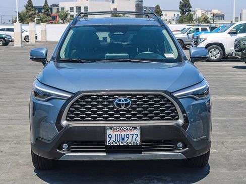 Used 2023 Toyota Corolla Cross XLE w/ Convenience Package FWD image 2