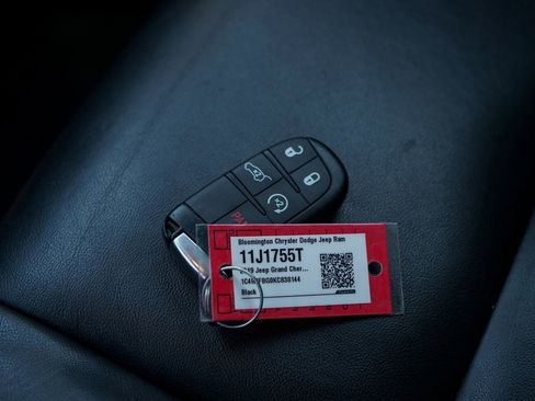 Used 2019 Jeep Grand Cherokee Limited image 25