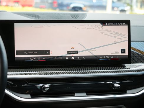 Used 2025 BMW X7 M60i w/ Climate Comfort Package image 23