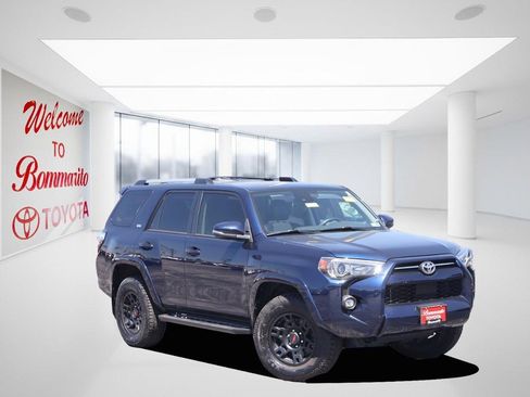 Used 2022 Toyota 4Runner SR5 Premium w/ Moonroof Package AWD/4WD image 2
