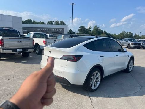 Used 2022 Tesla Model Y Long Range AWD/4WD image 7