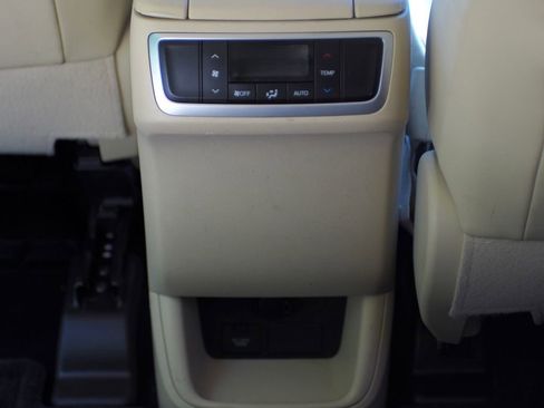Used 2016 Toyota Highlander XLE FWD image 24
